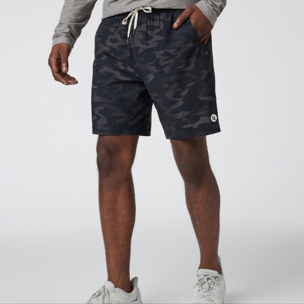 Vuori Men Camo Shorts Size XXL